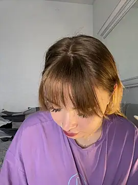 LunaMillie online show from December 5, 12:39 pm