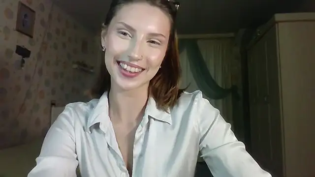 RuxaShade online show from September 25, 2:05 pm