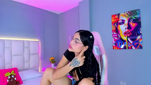 SammyRose  online show from November 28, 8:45 pm