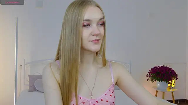 KumiKruz online show from November 3, 2:10 pm