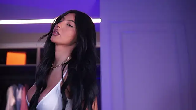 AishaaDevoe online show from September 12, 3:30 pm