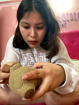 BrendaAr online show from December 17, 1:00 am