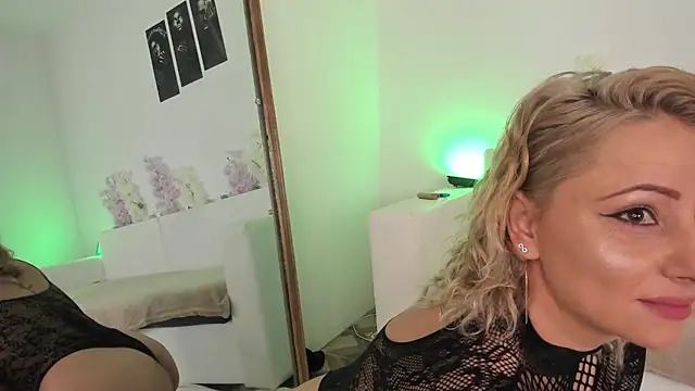 HoneyKissy online show from December 1, 4:05 am