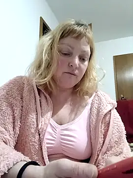 LiluLiluLilu online show from March 1, 6:07 pm