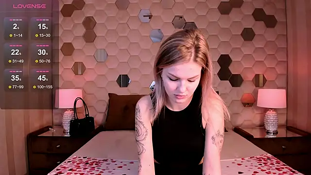 Snapshot of NaomiSol chatting on September 17, 7:34 pm NaomiSol online show from September 17, 7:34 pm