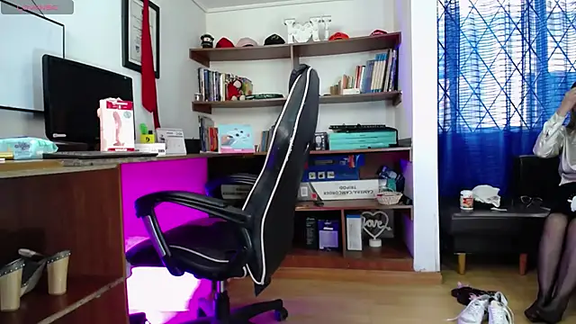 GretaVoss  online show from October 27, 7:08 pm