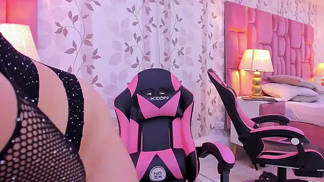 NahiaMonet online show from October 24, 5:14 am