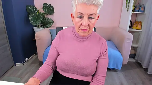 HotandMature online show from November 8, 9:25 am