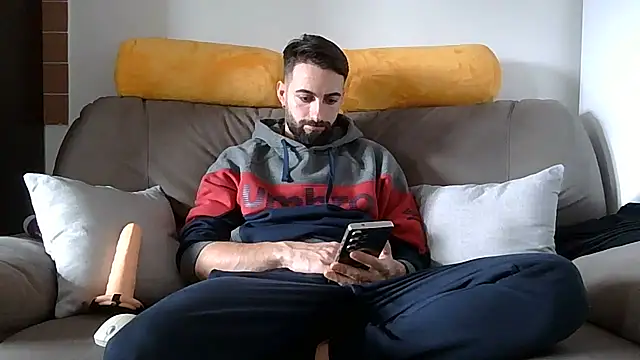 Amicisegreti online show from February 18, 12:15 pm