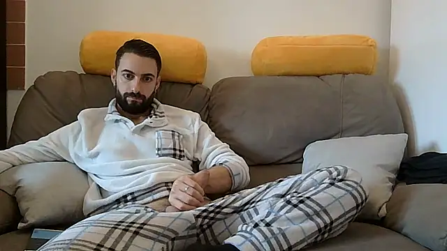 Amicisegreti online show from March 2, 8:10 am