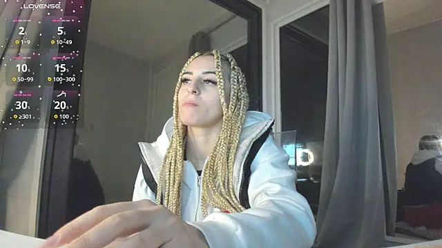 Ella Vee online show from October 25, 3:03 am