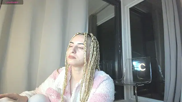 Snapshot of Ella_Vee chatting on October 22, 2:49 am Ella Vee online show from October 22, 2:49 am
