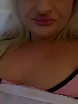 Snapshot of Seductive-SkyeXXX chatting on October 16, 10:23 pm Seductive-SkyeXXX online show from October 16, 10:23 pm