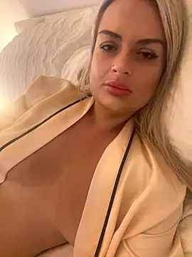 Snapshot of Seductive-SkyeXXX chatting on September 18, 10:30 pm Seductive-SkyeXXX online show from September 18, 10:30 pm