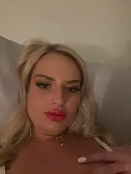 Snapshot of Seductive-SkyeXXX chatting on October 12, 5:32 am Seductive-SkyeXXX online show from October 12, 5:32 am