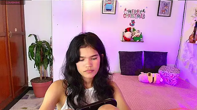 emycarver09 online show from December 16, 12:00 pm