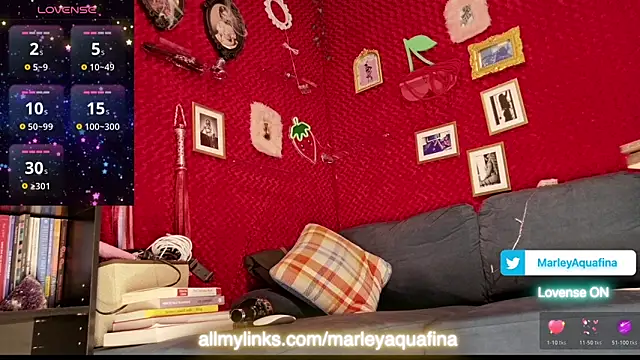 Snapshot of MarleyAquafina chatting on October 28, 1:28 pm MarleyAquafina online show from October 28, 1:28 pm