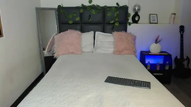 Isabella Diamon online show from September 27, 2:30 am