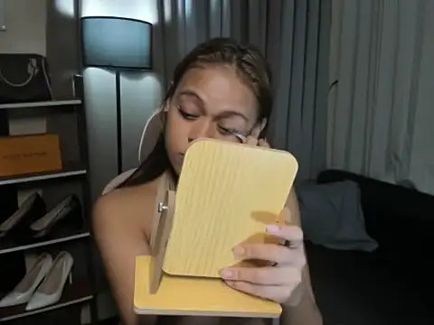 Seductive Margaux online show from December 15, 8:30 am