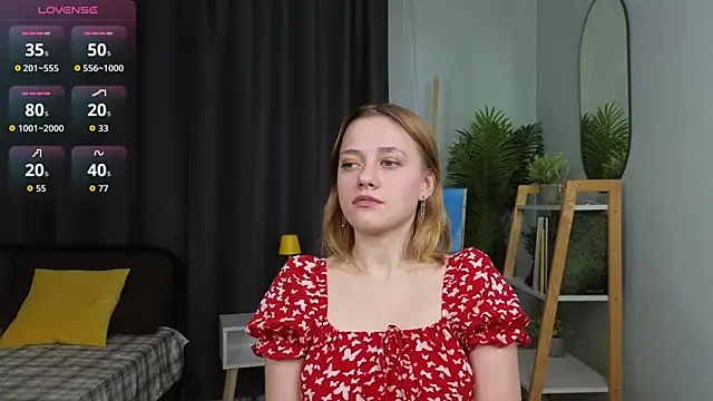 HollieCollelo online show from October 26, 3:57 am