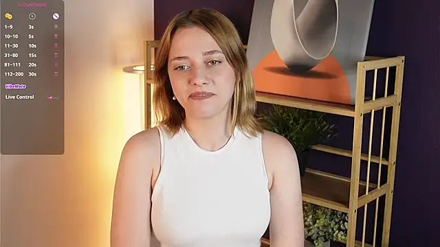 HollieCollelo online show from September 12, 3:40 am