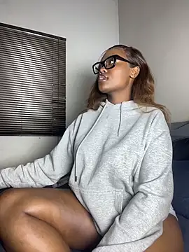 Moonzy77 online show from February 15, 9:14 pm