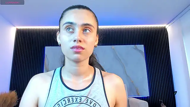 sofiapalacioss online show from October 17, 6:33 pm