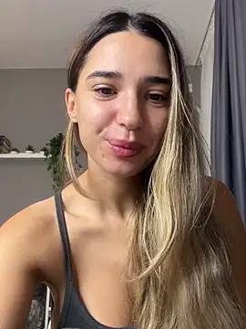 ItalianGirl online show from October 28, 8:57 pm