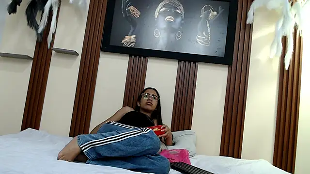 skinnysofia18 online show from December 17, 1:48 pm