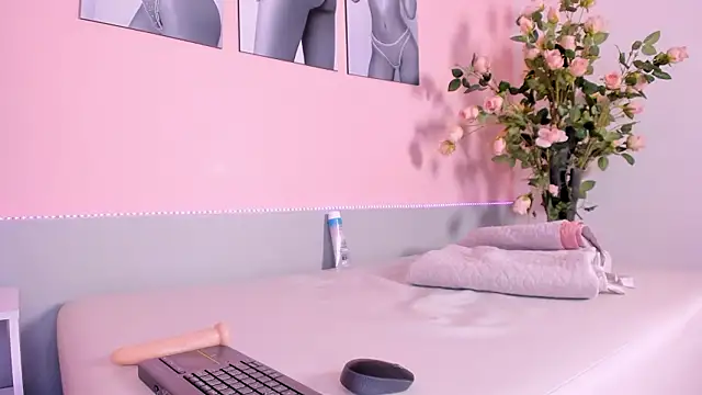 Stefany gonzales  online show from February 13, 1:02 pm