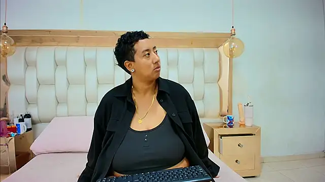 TiffantyAndStacy online show from February 15, 9:41 am