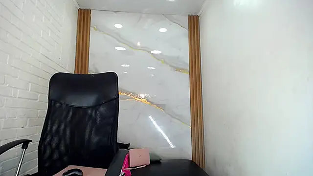 Penelopee Rouse online show from October 7, 8:24 pm