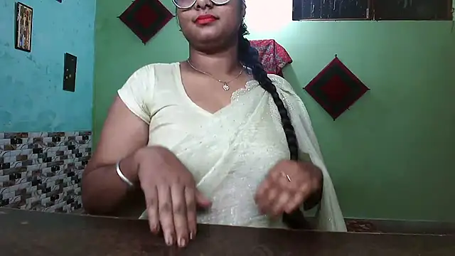 DearKimmi online show from November 1, 6:45 pm