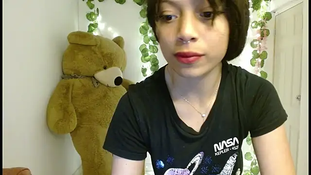 EIVIY1609 online show from September 23, 1:42 pm