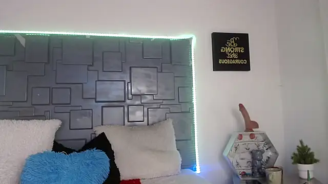 Trinity Knox online show from October 9, 4:55 pm