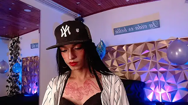 Trinity Knox online show from September 10, 5:35 pm