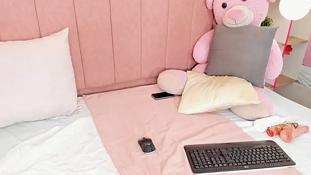 ayelen spacee online show from December 23, 5:55 am