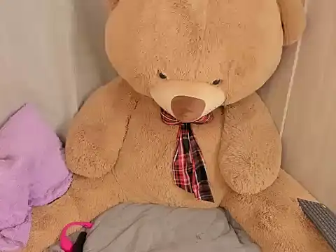 Elyross1  online show from September 26, 11:34 pm