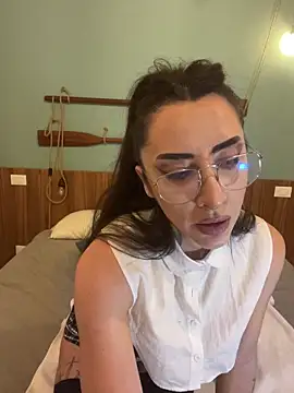 nikkaanderic online show from January 15, 8:15 pm