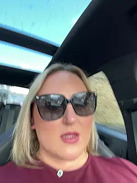 Elliemaee online show from September 13, 3:09 pm