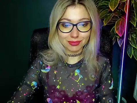 loveHeidi online show from December 15, 5:23 am