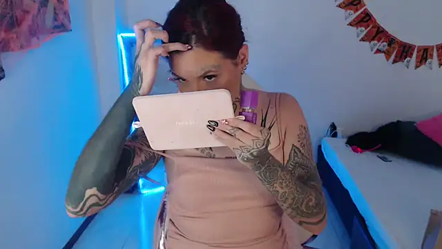 Maddy Vicius19 online show from October 24, 9:00 pm