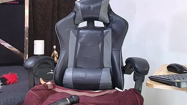 luna brown7 online show from December 17, 8:18 am