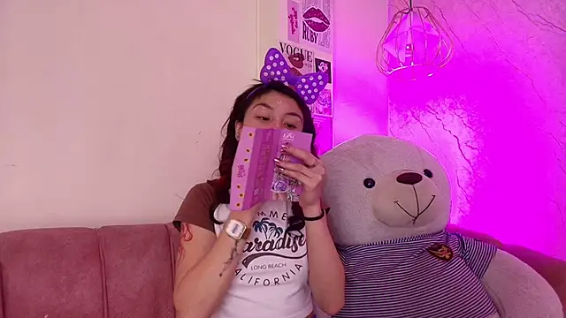 april bennett online show from October 14, 12:30 pm