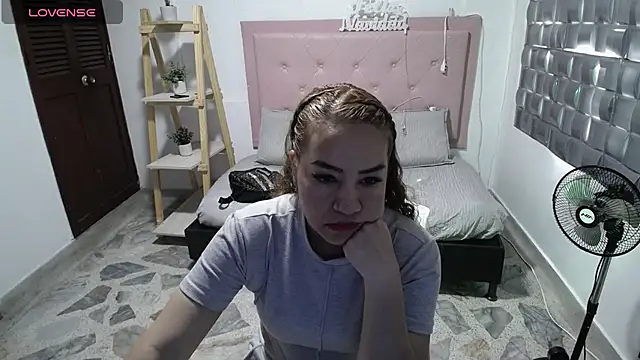 Dulce  Lovee online show from December 14, 3:29 pm