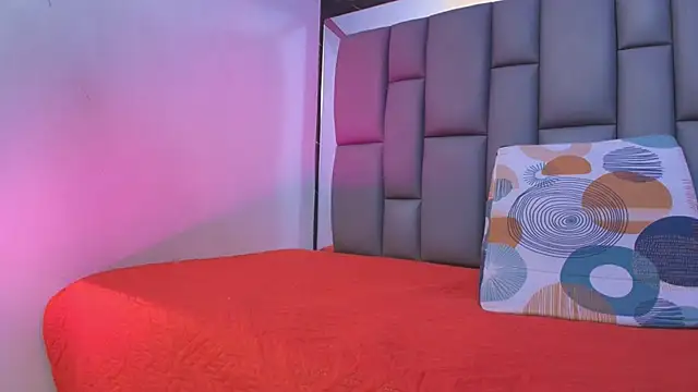 kissme luna online show from October 14, 7:05 pm