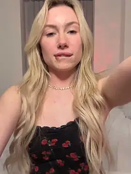 SexySaraxxoo online show from November 23, 8:54 pm