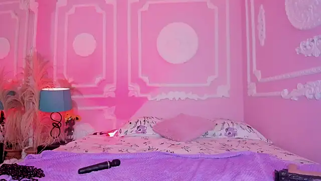 EmilyBorch online show from February 24, 12:15 pm