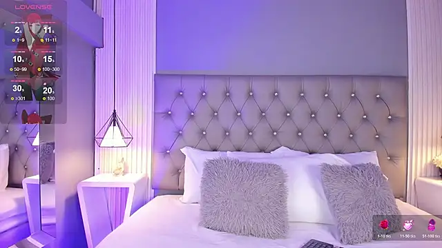 LunaBloomn online show from December 15, 5:07 pm