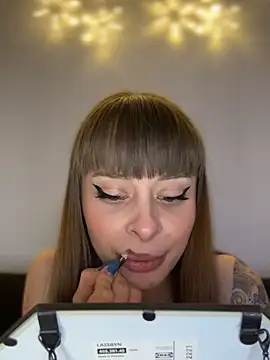 BabyBee  online show from December 1, 10:34 pm